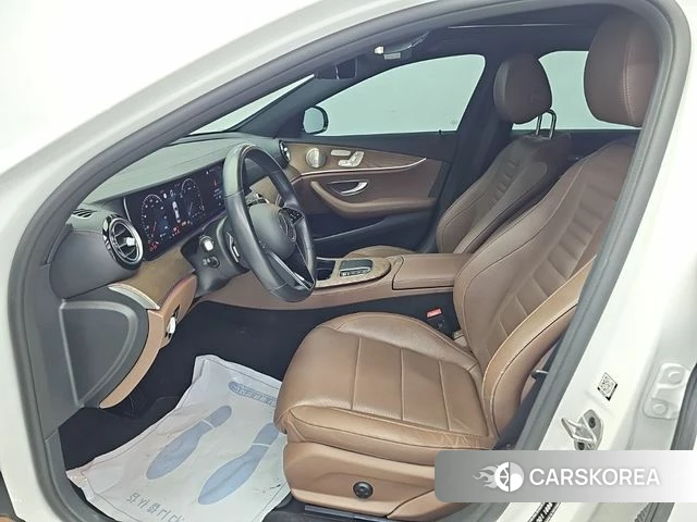 Mercedes-Benz E-Class W213 2023 Белый из Кореи, фото 2