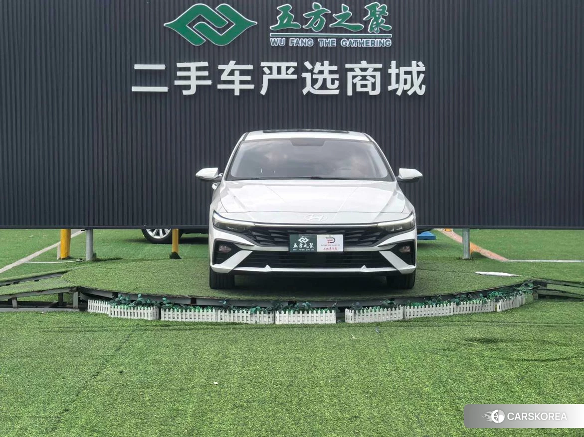 Hyundai Elantra 2023 Белый из Китая, фото 2