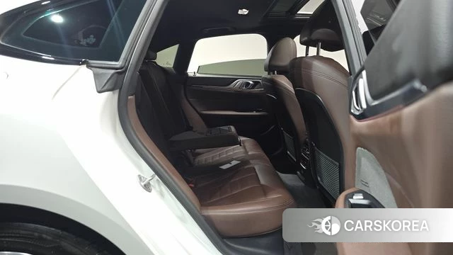 BMW 4 Series (G22) 2024 Белый из Кореи, фото 2
