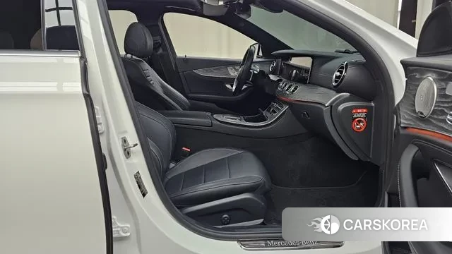 Mercedes-Benz E-Class W213 2021 Белый из Кореи, фото 2