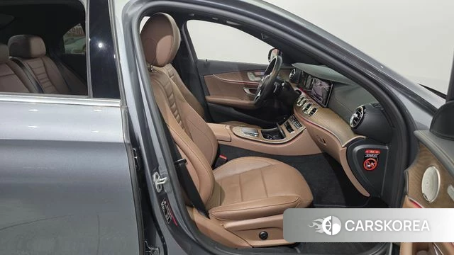 Mercedes-Benz E-Class W213 2021 Серый из Кореи, фото 2