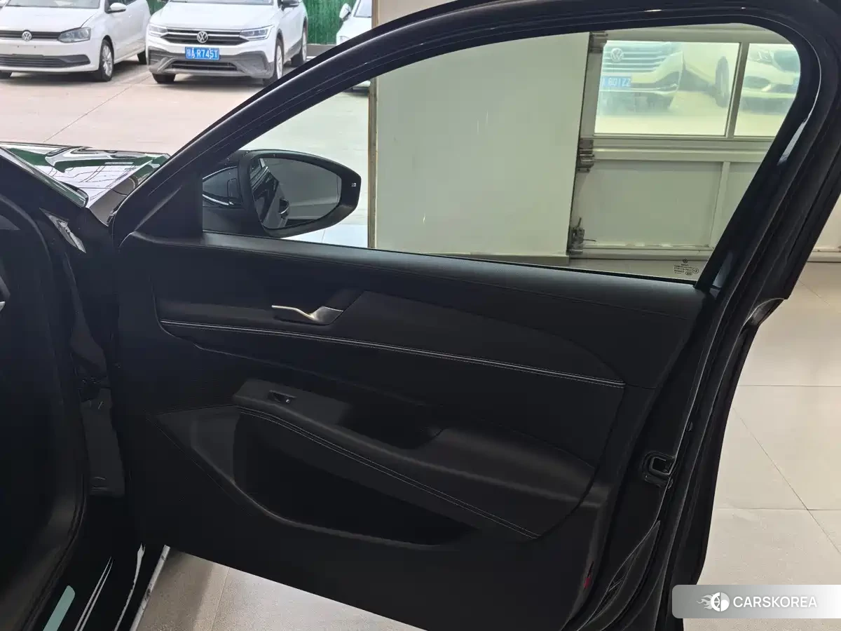 Volkswagen Passat 2026 Черный из Китая, фото 2
