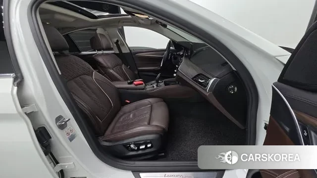 BMW 5 Series (G30) 2018 Белый из Кореи, фото 2