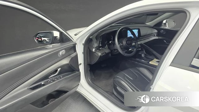 Hyundai Avante Hybrid (CN7) 2023 Белый из Кореи, фото 2