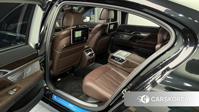 BMW 7 Series (G11) 2022 Черный из Кореи, фото 2