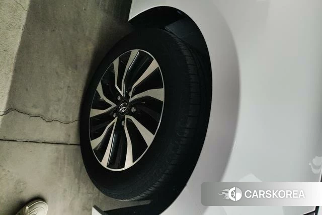 Toyota Corolla dual engine E+ 2021 Белый из Китая, фото 2