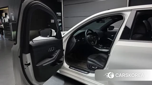 BMW 3 Series (G20) 2021 Белый из Кореи, фото 2