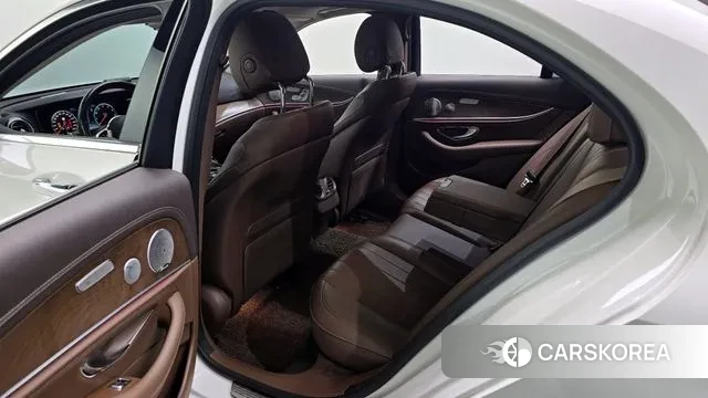 Mercedes-Benz E-Class W213 2019 Белый из Кореи, фото 2