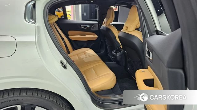 Volvo S60 3rd generation 2023 Белый из Кореи, фото 2