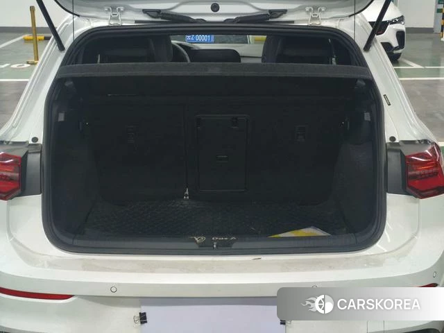 Volkswagen Golf 2023 Белый из Китая, фото 2