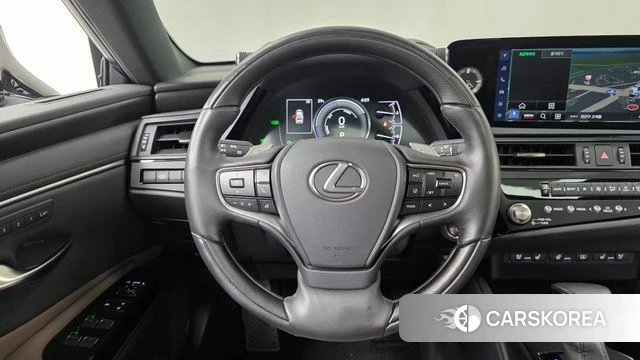 Lexus ES300h 7th generation 2025 Белый из Кореи, фото 2