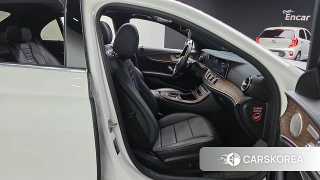 Mercedes-Benz E-Class W213 2021 Белый из Кореи, фото 2