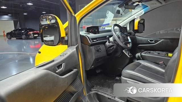 Hyundai Staria 2022 Желтый из Кореи, фото 2