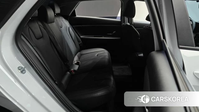 Hyundai Avante Hybrid (CN7) 2023 Белый из Кореи, фото 2