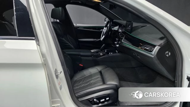 BMW 5 Series (G30) 2022 Белый из Кореи, фото 2