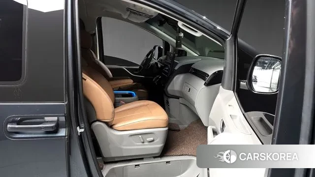 Hyundai Staria 2023 Серый из Кореи, фото 2