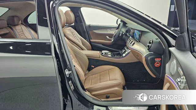 Mercedes-Benz E-Class W213 2018 Черный из Кореи, фото 2