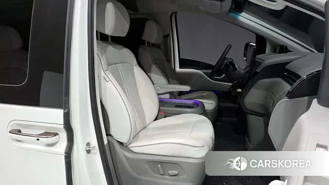 Hyundai Staria 2023 Белый из Кореи, фото 2