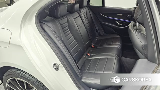 Mercedes-Benz E-Class W213 2018 Белый из Кореи, фото 2