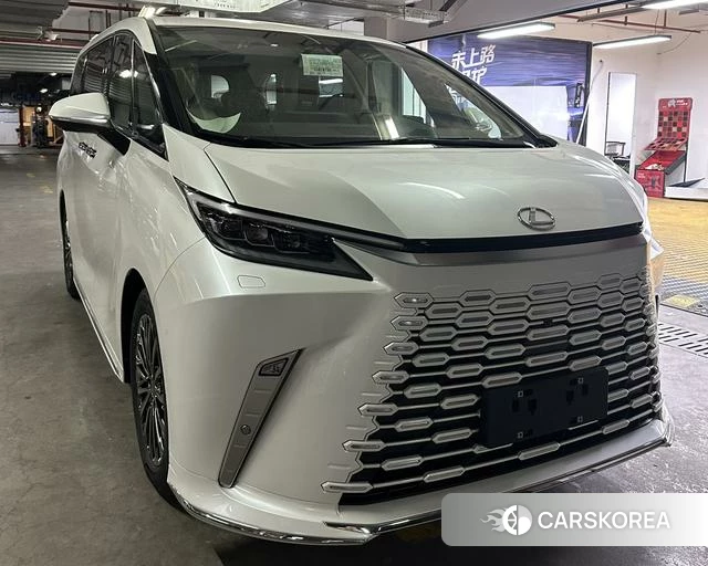 Lexus LM 2025 Белый из Китая, фото 2