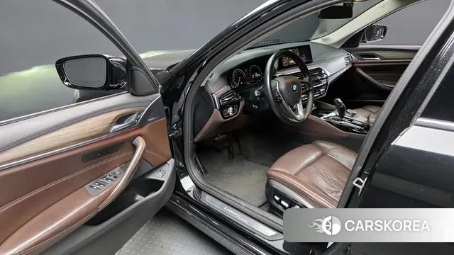 BMW 5 Series (G30) 2019 Черный из Кореи, фото 2