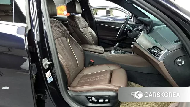 BMW 5 Series (G30) 2020 Черный из Кореи, фото 2