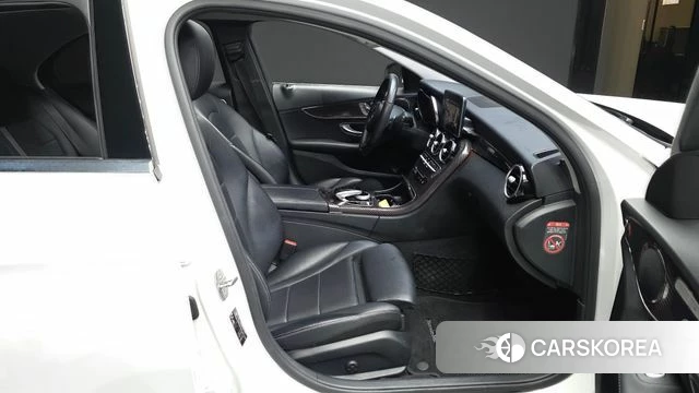 Mercedes-Benz C-Class W205 2018 Белый из Кореи, фото 2