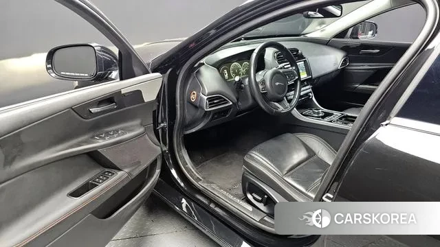 Jaguar XE 2018 Черный из Кореи, фото 2