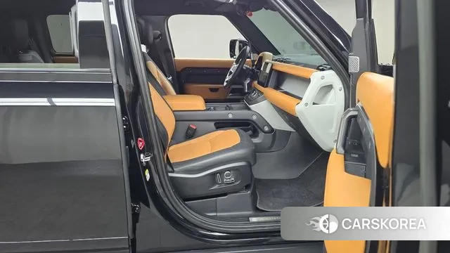 Land Rover Defender (L663) 2023 Черный из Кореи, фото 2