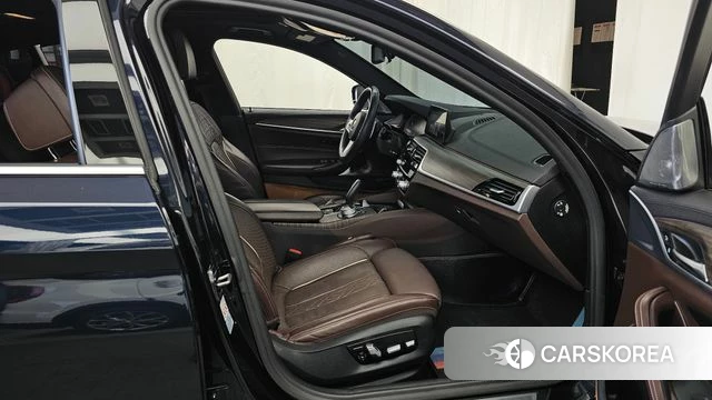 BMW 5 Series (G30) 2019 Синий из Кореи, фото 2