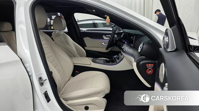 Mercedes-Benz E-Class W213 2023 Белый из Кореи, фото 2
