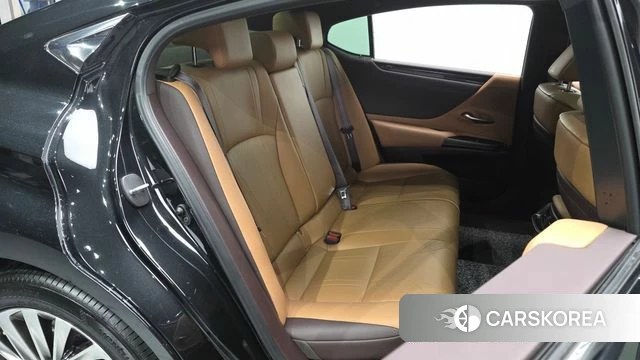 Lexus ES300h 7th generation 2021 Черный из Кореи, фото 2