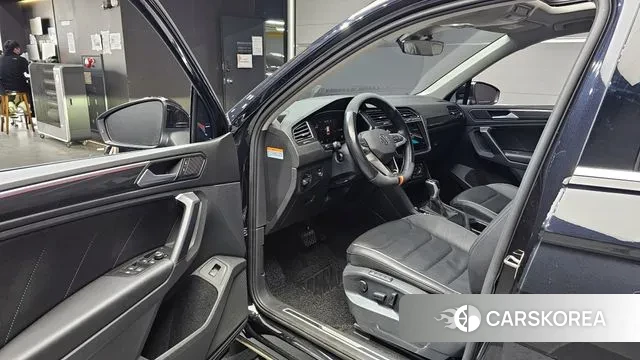 Volkswagen Tiguan second Generation 2022 Черный из Кореи, фото 2