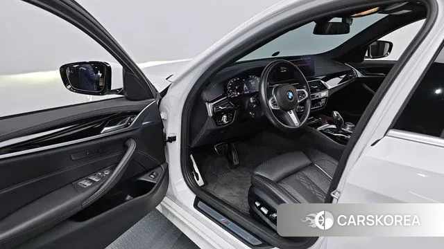 BMW 5 Series (G30) 2021 Белый из Кореи, фото 2