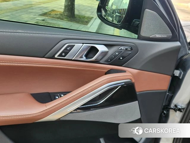 BMW X6 (G06) 2025 Серебристо-серый из Кореи, фото 2