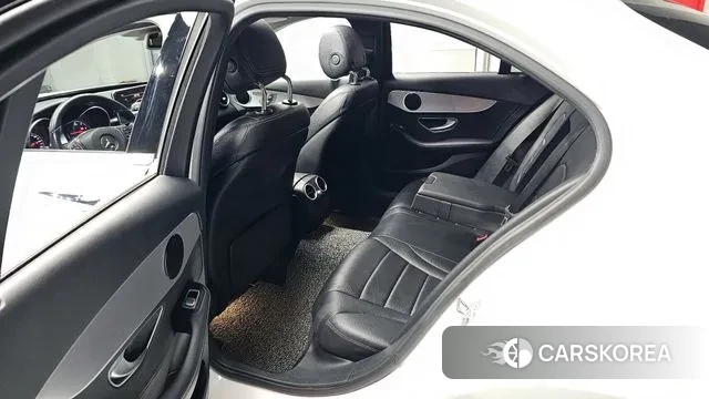 Mercedes-Benz C-Class W205 2018 Белый из Кореи, фото 2