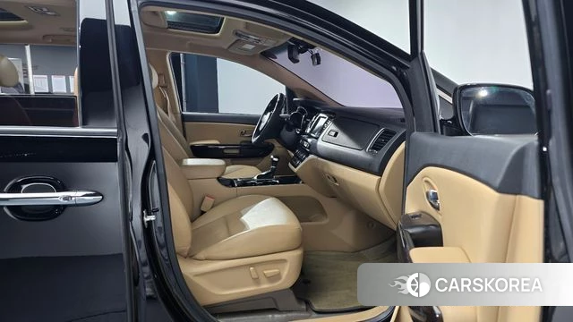 Kia The New Carnival 2018 Черный из Кореи, фото 2