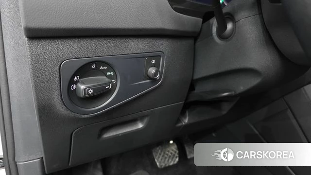 Volkswagen Tiguan second Generation 2023 Белый из Кореи, фото 2
