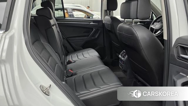 Volkswagen Tiguan second Generation 2024 Белый из Кореи, фото 2