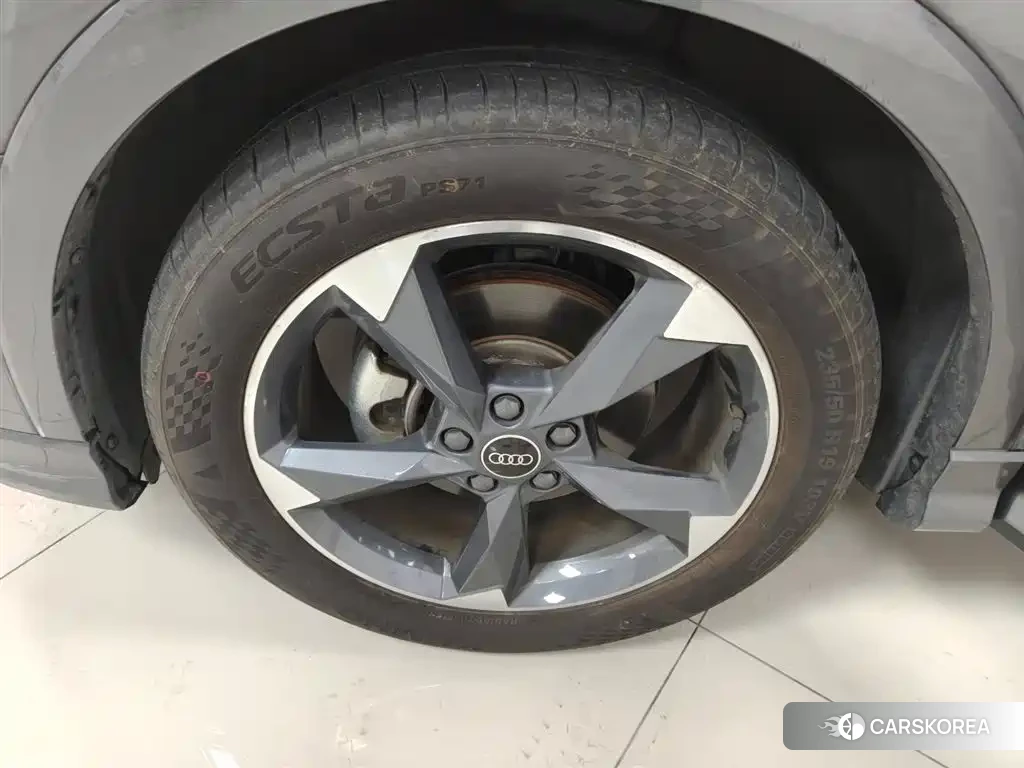 Audi Q3 2022 Silver/gray из Китая, фото 2