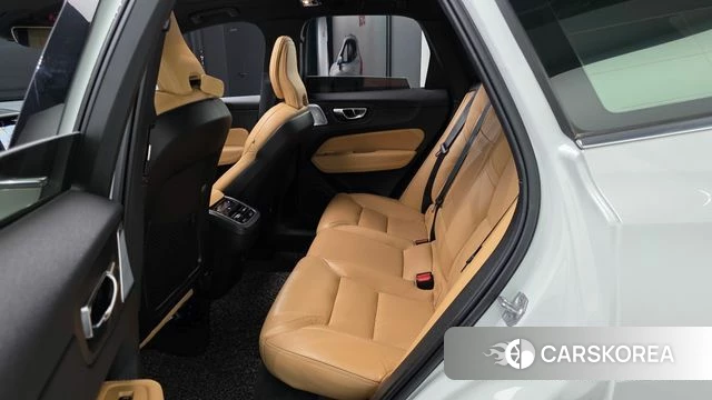 Volvo XC60 second Generation 2021 Белый из Кореи, фото 2