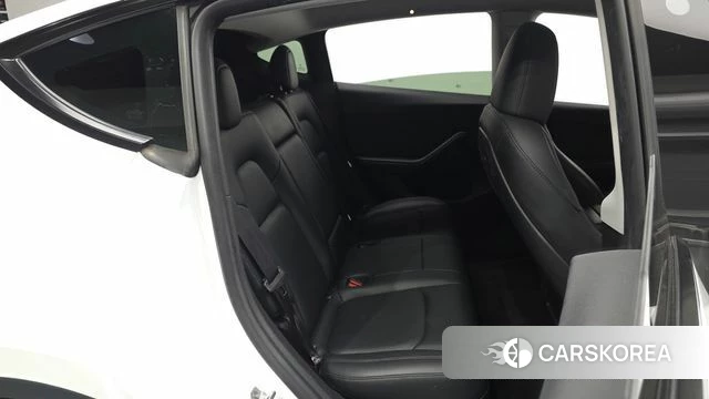 Tesla Model Y 2023 Белый из Кореи, фото 2