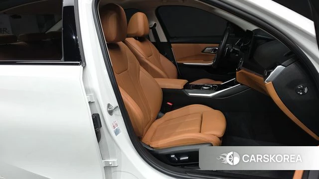 BMW 3 Series (G20) 2023 Белый из Кореи, фото 2