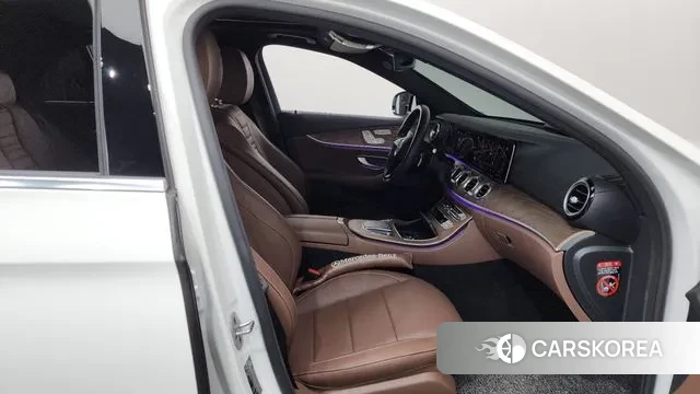 Mercedes-Benz E-Class W213 2022 Белый из Кореи, фото 2