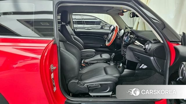 Mini Cooper 2023 Красный из Кореи, фото 2