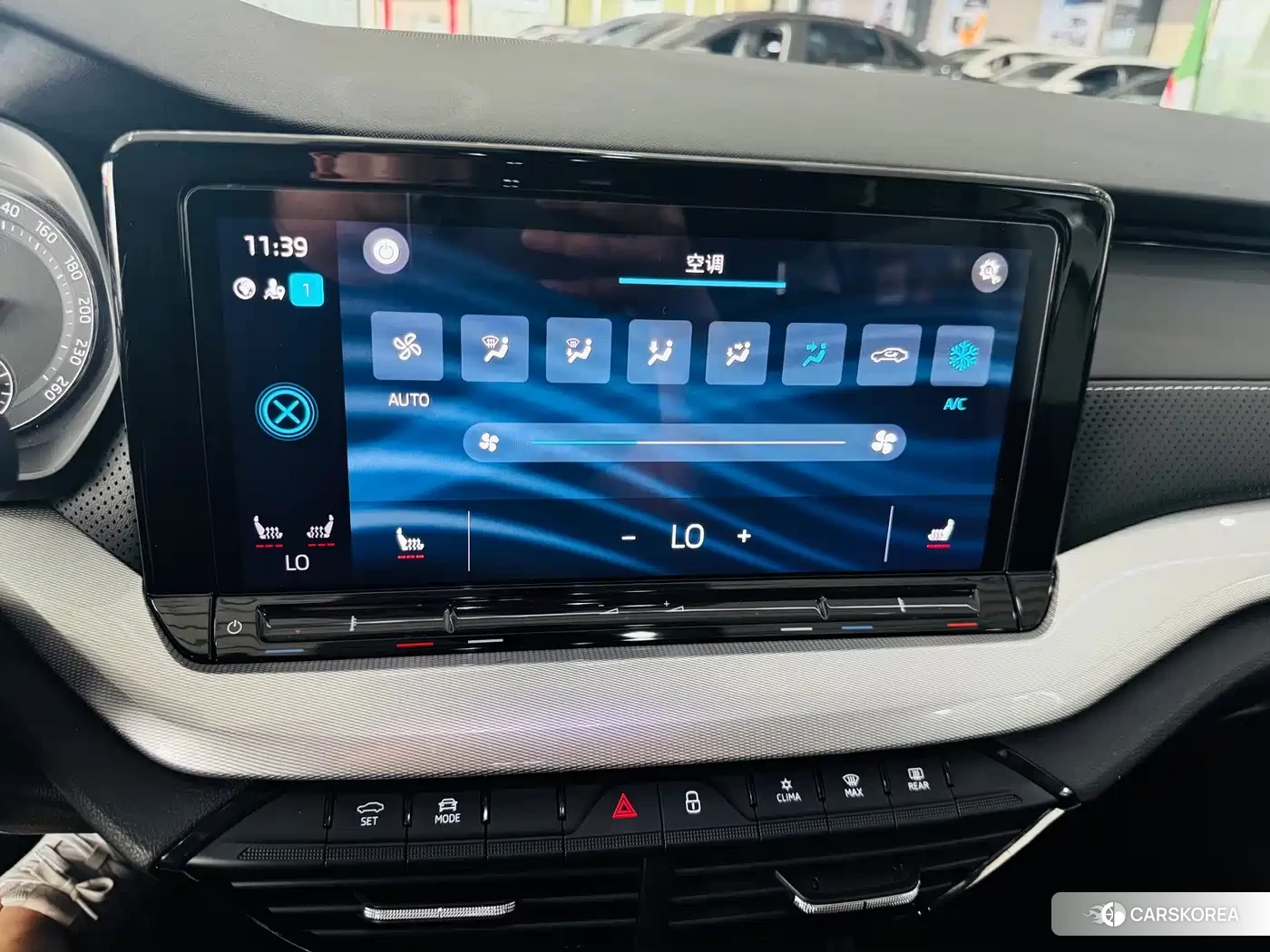 Skoda Octavia 2023 Белый из Китая, фото 2