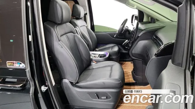 Hyundai Staria 2023 Черный из Кореи, фото 2