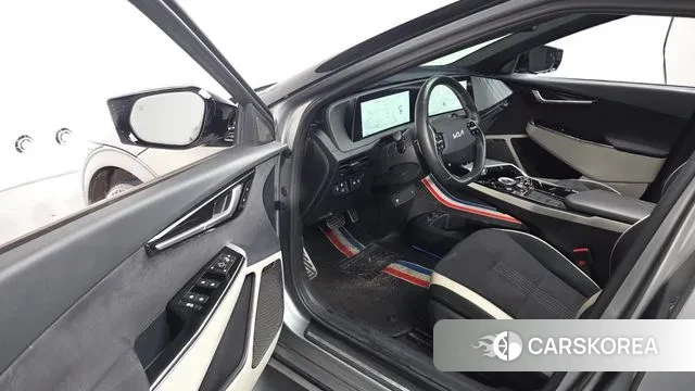 Kia EV6 2023 Серый из Кореи, фото 2