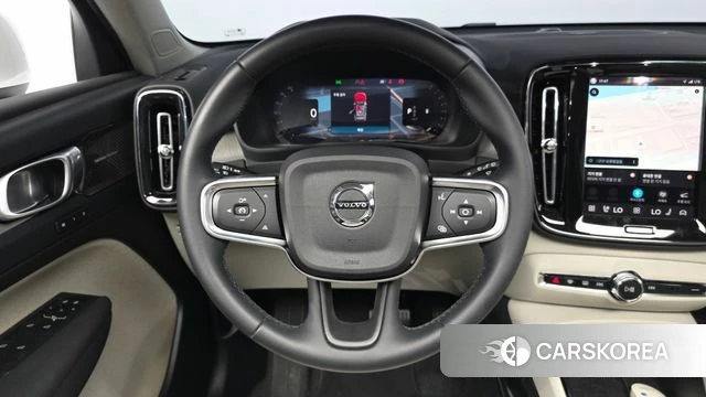 Volvo XC40 2025 Белый из Кореи, фото 2