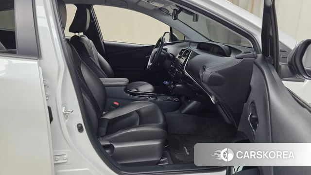 Toyota Prius 4th Generation 2021 Белый из Кореи, фото 2